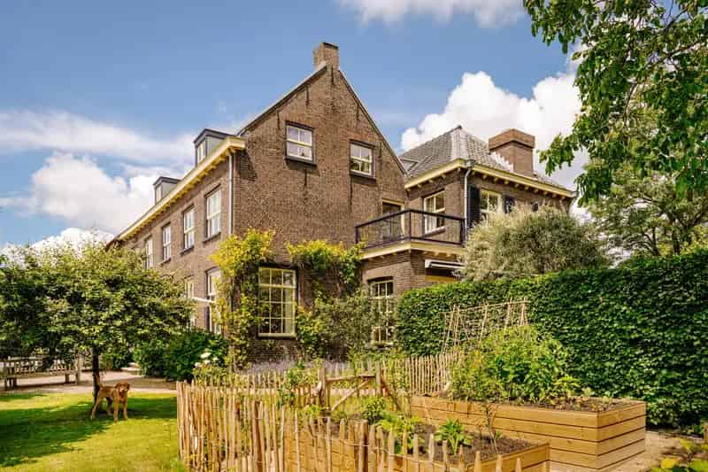 Herenboerderij Rossum 6 slaapkamers zwembad kantoor A+