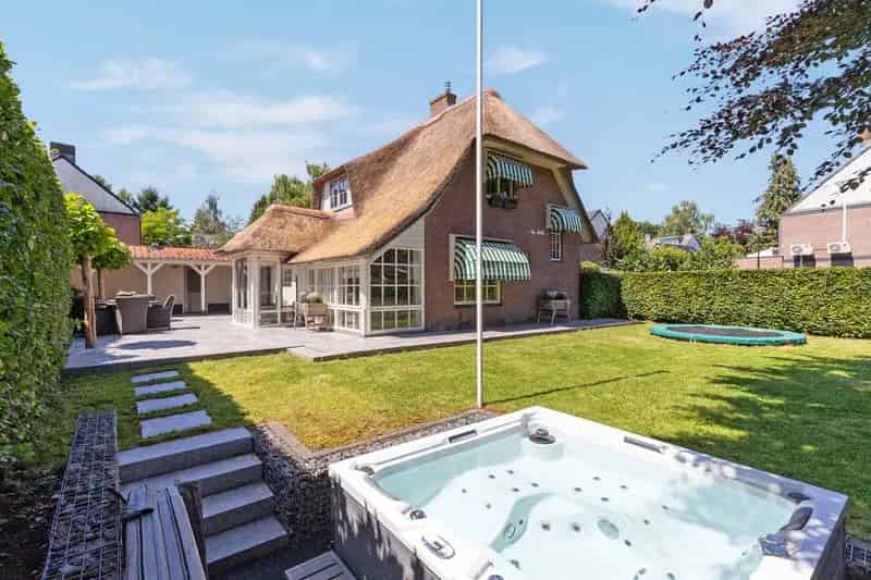 Huis te koop Apeldoorn: Rietgedekte woning aan bosrand