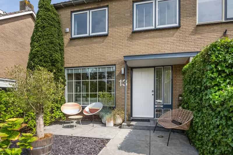 Huis te koop Vijfhuizen: Ruime 2-onder-1-kapwoning 157m²