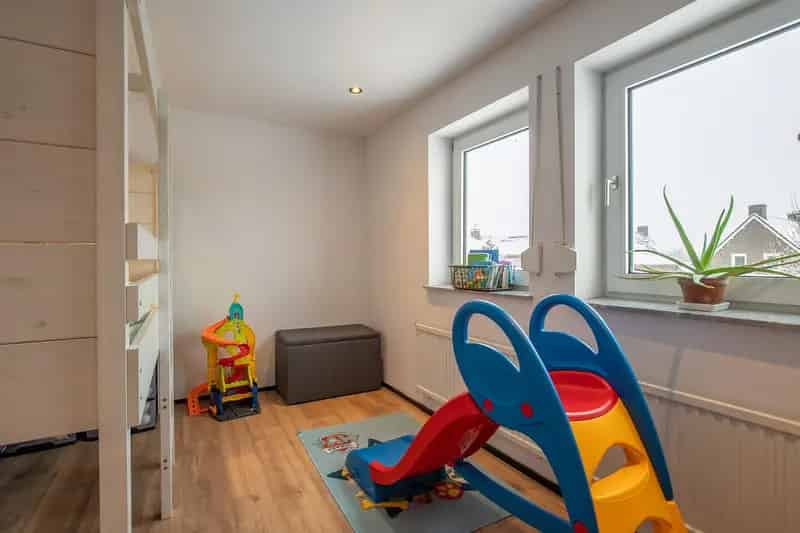 Moderne halfvrijstaande woning Koningsbosch met garage en loods