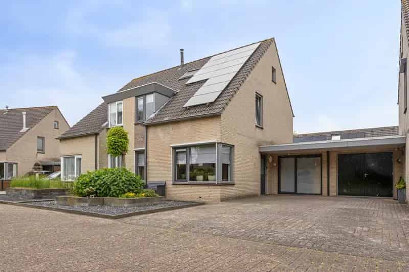 5 Slaapkamers, Moderne Keuken Badkamer, Diepe Oprit, Tuin, Energielabel A