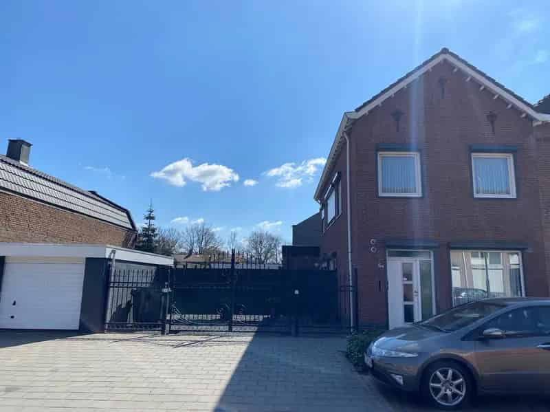 Woning met garage en berging nabij centrum Roosendaal
