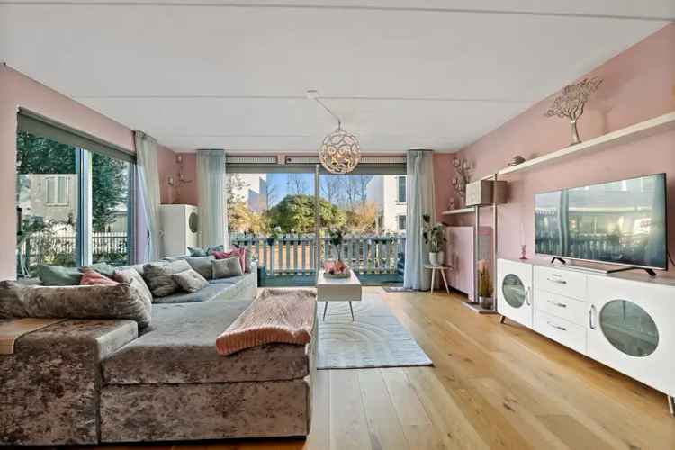 Huis te koop Ypenburg: Ruime gezinswoning met dakterras en parkeren
