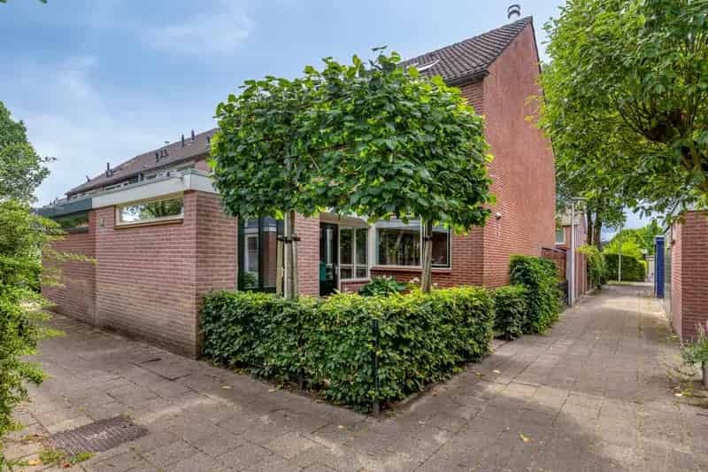 Huis te koop Vaassen: Ruime gezinswoning met 3 slaapkamers en zonnige tuin
