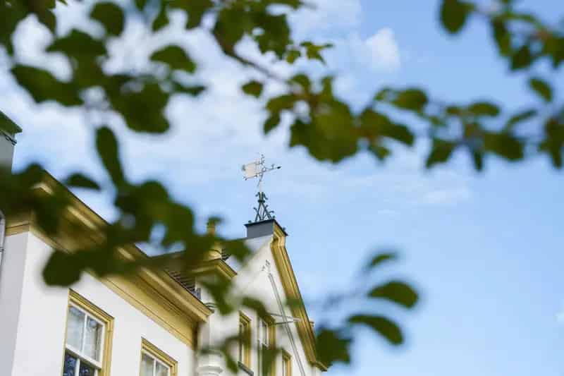 Rijksmonument Huize Baank Warnsveld: Landhuis met Koetshuis te Koop