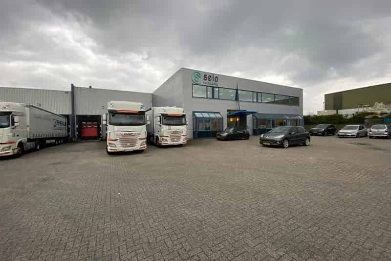 Bedrijfshal te Huur Oldenzaal - 1910m2 met Kantoorruimte