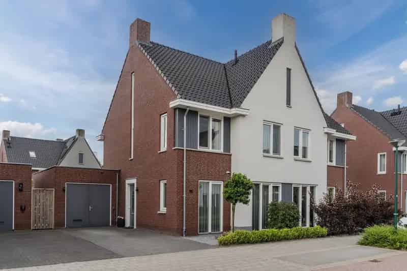 Moderne Tweekapper Loon op Zand 164m2 3 slaapkamers Garage Oprit
