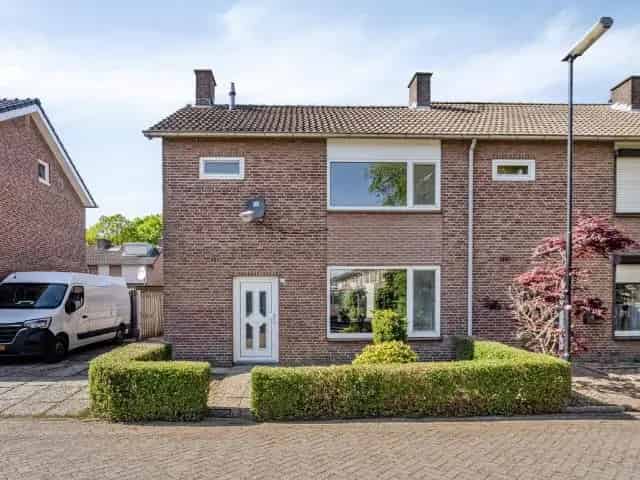 Hoekwoning te koop Asten 3 slaapkamers tuin garage