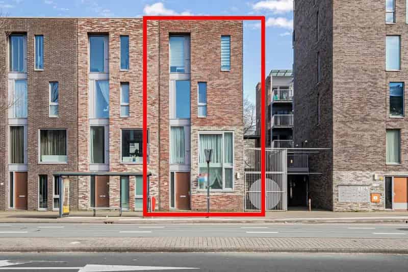 Ruime Hoekwoning te Koop in Zaandam Nabij Amsterdam