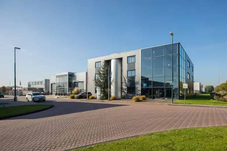 13 - 1.500 m2 kantoorruimte te huur in Oostvoorne
