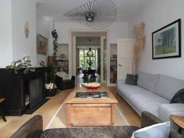 Te Huur: Ruime 6 Slaapkamers Huis in Den Haag Duinoord