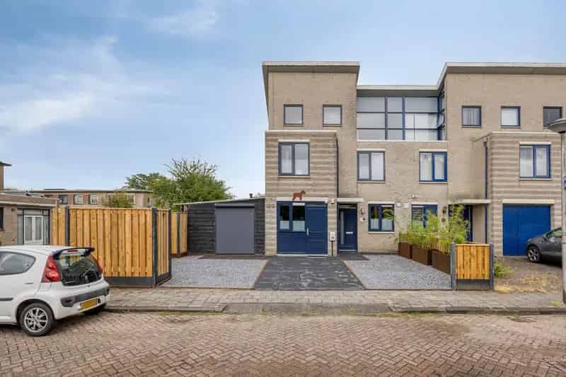 5 Slaapkamers Royale Hoekwoning Maaswijk Zwembad Sauna Garage Zonnepanelen