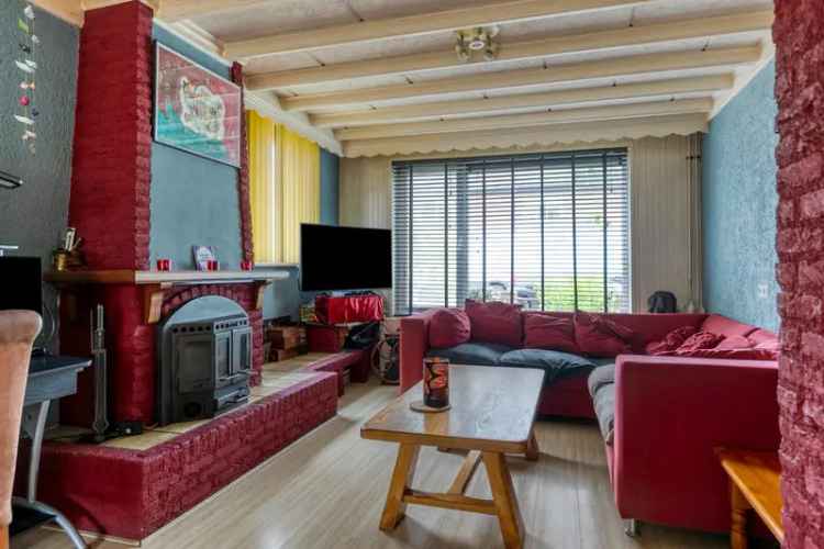 Uitgebouwde Hoekwoning met Garage te Koop