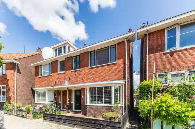 Huis te koop Zaandam: 3 slaapkamers, tuin, open haard