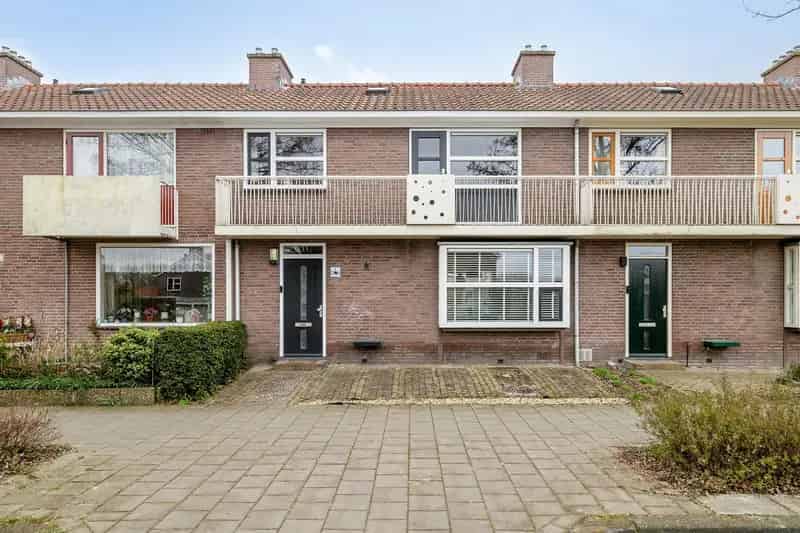 Royale Tussenwoning Dronten Nabij Centrum 3 Slaapkamers