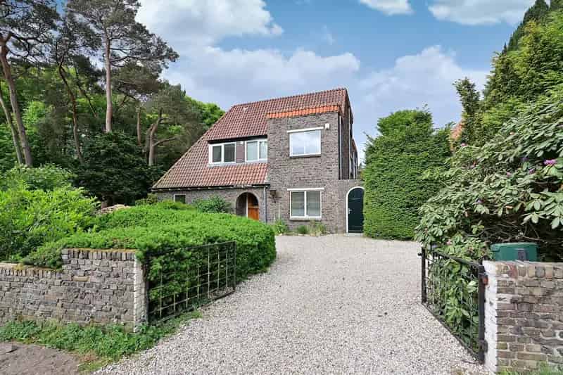 Huis te koop Laren NH: Gemeentelijk monument 5 slaapkamers grote garage