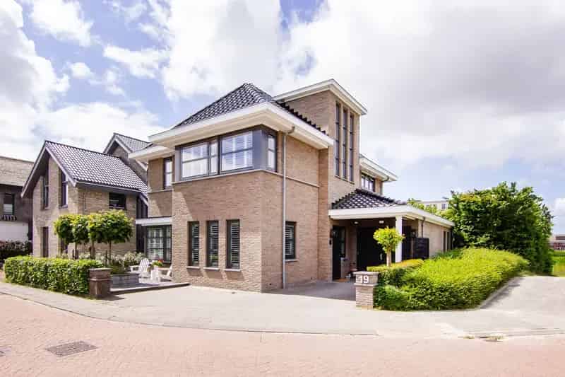 Luxe Vrijstaande woning Heemskerk 4 slaapkamers Grote Tuin