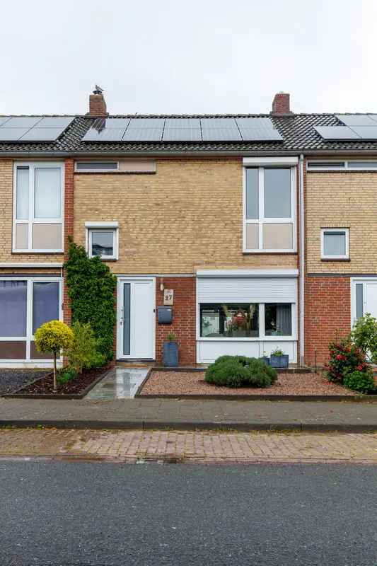 Instapklare Tussenwoning nabij Scholen en Winkels