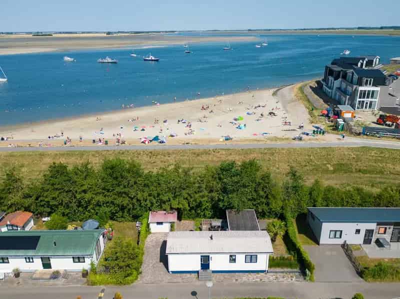 Ruim Chalet nabij Strand en Park - Ideaal voor Vakantie of Verhuur