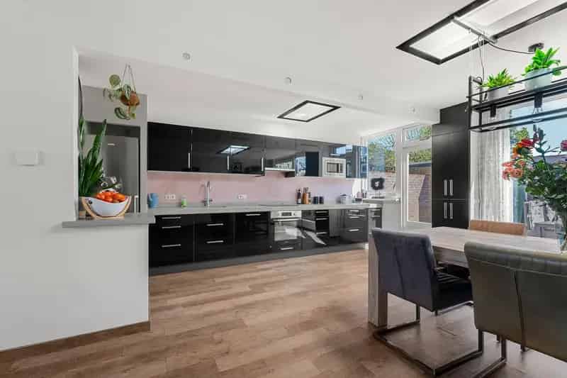 Moderne Tussenwoning Dieren 3 slaapkamers Tuin Airco Zonnepanelen