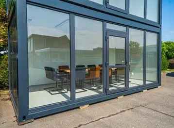 Bedrijfsruimte te koop 6x3 meter Glazen Wand Uitstekende Isolatie