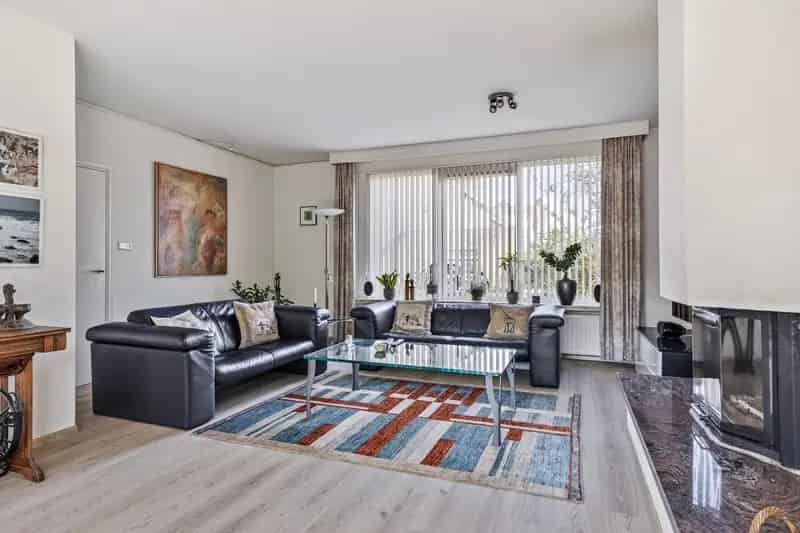 Huis te koop Roosendaal: Ruime woning met 3 slaapkamers, garage en tuin