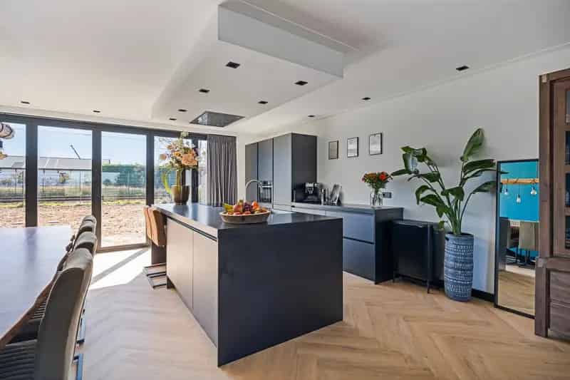 Huis te koop Kwadijk: Ruime woning met luxe keuken en badkamer