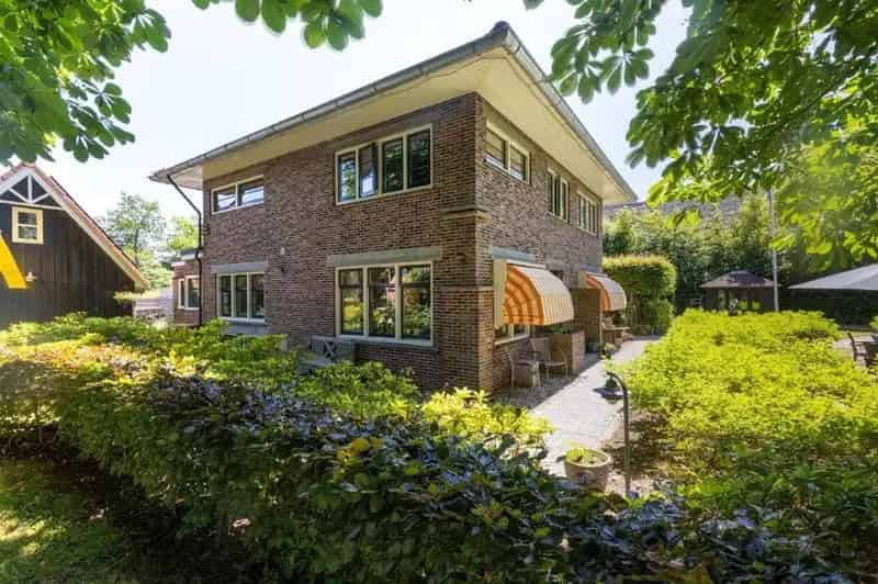 Bed & Breakfast te Koop Vierhuizen: Historisch Pand met Sauna en Zonnepanelen