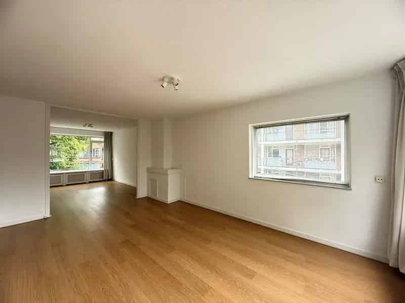 2 Slaapkamers Appartement 75m2 2e Verdieping Balkon Berging