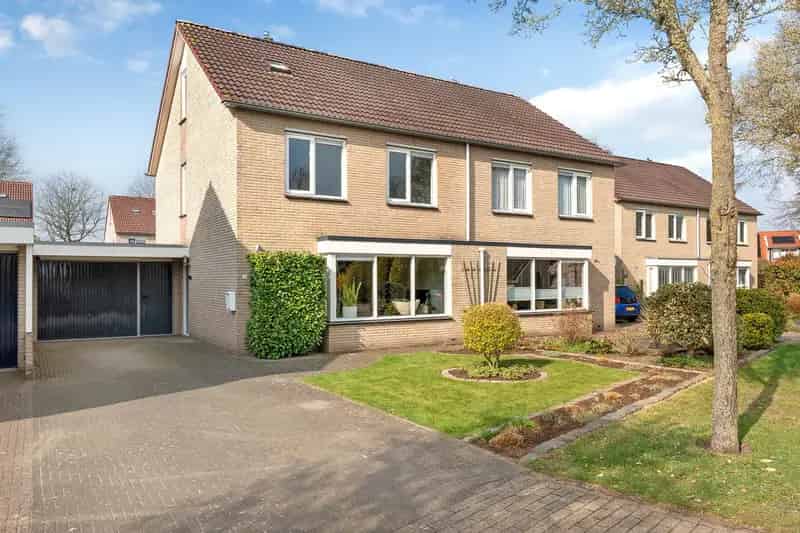 5 Slaapkamer Tweekapper Nabij Kanaal - Rustige Straat -  Garage - Tuin