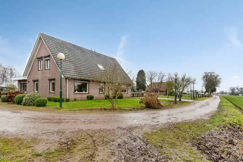 Vrijstaande woning Vaassen 214m2 2 woongedeeltes  paardenboxen