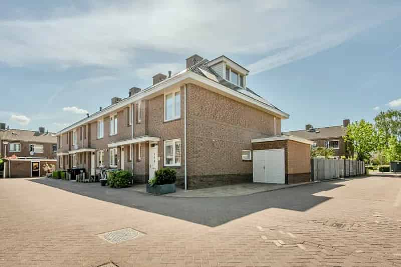 Huis te koop Benthuizen 4 slaapkamers 131m2 tuin kelder 2005