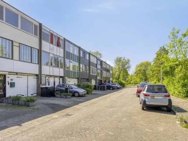 Drive-in woning Enschede 3 slaapkamers ruime multifunctionele ruimte