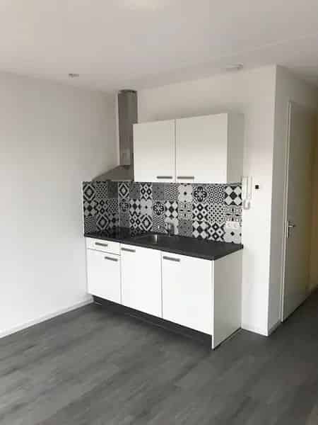Studio te huur begane grond eigen buitenruimte
