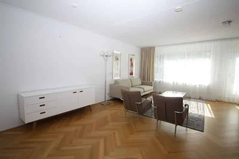 Ruime 4 Slaapkamer Familiewoning Nabij Japanse Kleuterschool