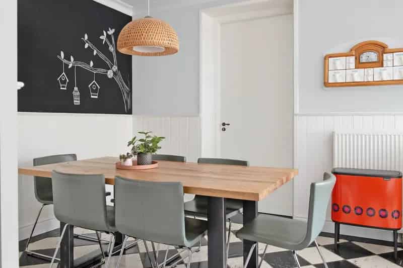 Huis te koop Hooglanderveen: Ruime jaren 30 woning met 4 slaapkamers en 15 zonnepanelen