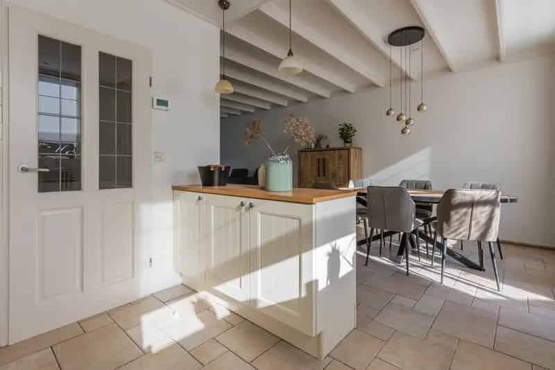 Goed Onderhouden Tussenwoning Lage Zwaluwe 4 Slaapkamers