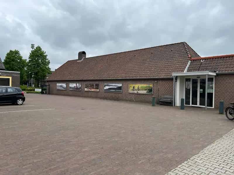 Winkelruimte te Huur Bergeijk 515m2 Opslag 65m2