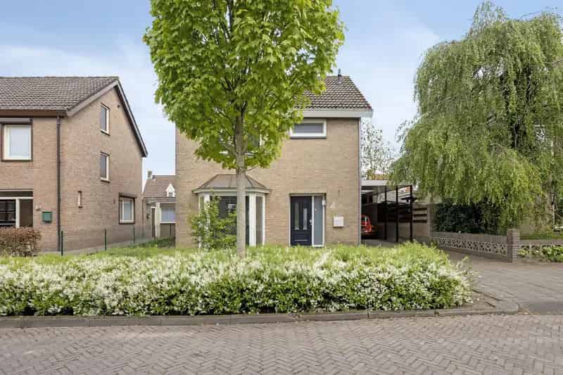 Vrijstaande woning Made 3 slaapkamers Instapklaar Garage Carport Tuin