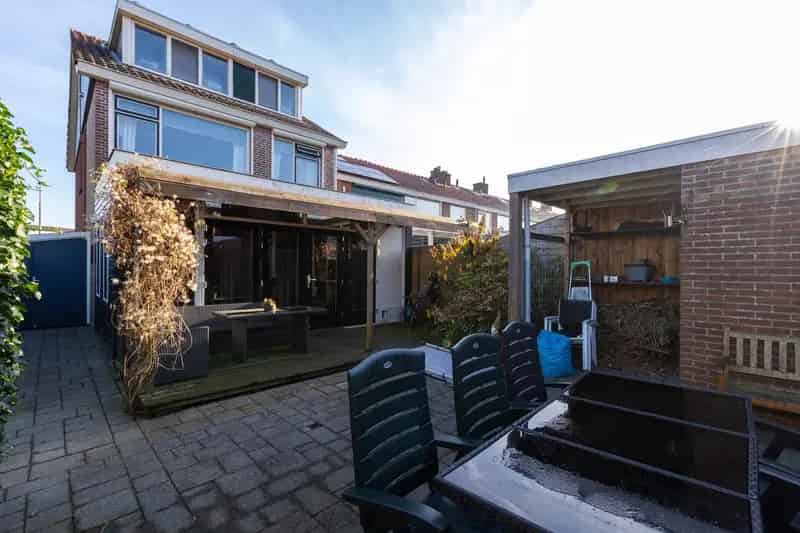 Huis te koop Geervliet Polderlaan  Royale hoekwoning met uitbouw