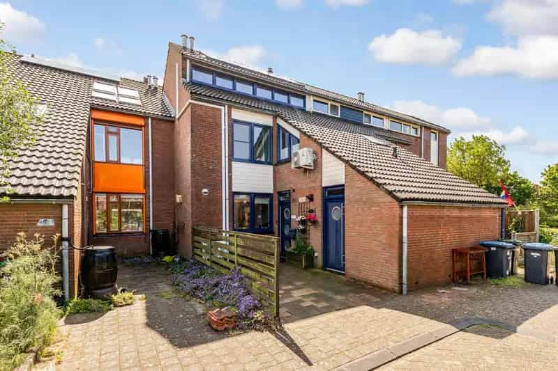 Grote geschakelde woning te Lelystad 4 slaapkamers 2 badkamers