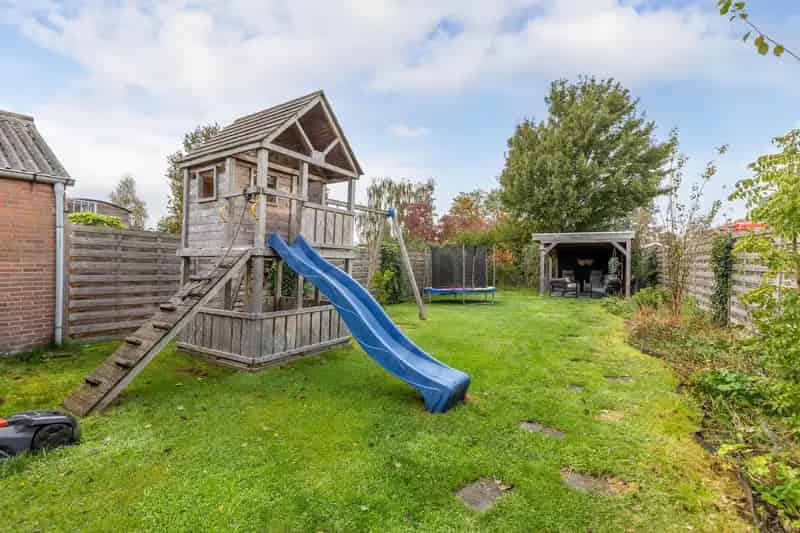 Gerenoveerde eengezinswoning Noordwolde 3 slaapkamers diepe tuin