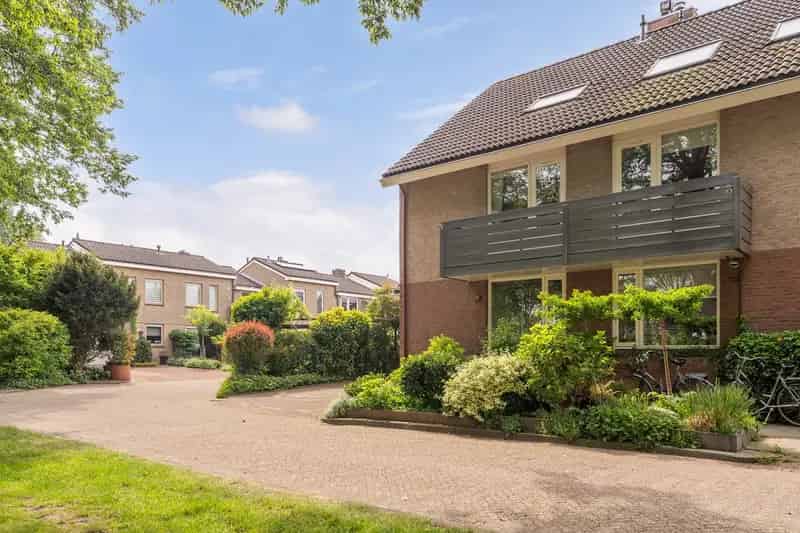 Ruime Twee Onder Een Kapwoning Voorschoten 4 slaapkamers 2 badkamers