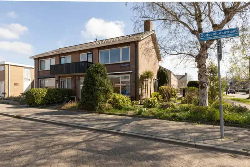 Ruime 5 Slaapkamer 2 Onder 1 Kapwoning Bolsward