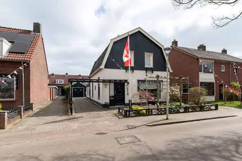 Karakteristiek Vrijstaand Huis Noetsele 5 Slaapkamers Grote Tuin