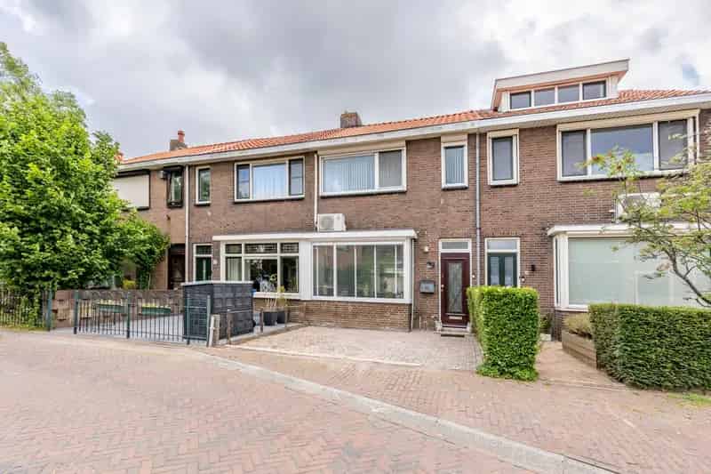 2 Slaapkamers Tussenwoning Hoogvliet Moderne Pvc Vloer Tuin