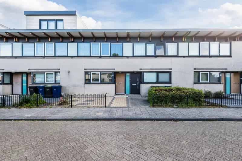 3-Kamerwoning Almere: Nabij Station en Scholen