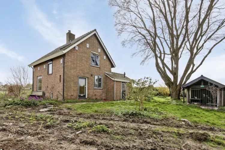 Jaren 50 woning Strijen grote tuin water