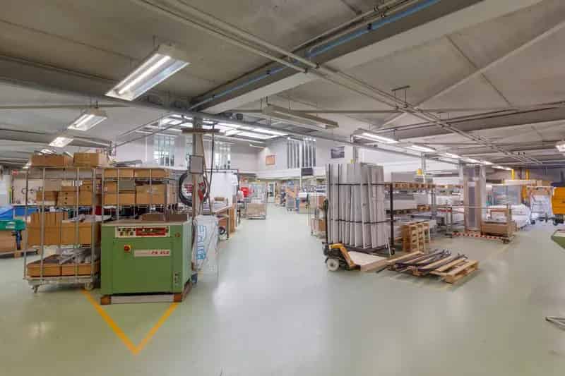 Bedrijfshal Woerden te koop 1940m2