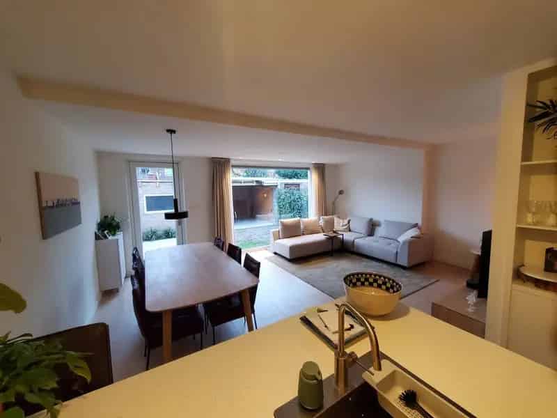 Te Huur Benedenwoning 70m2 met Tuin en Overkapping